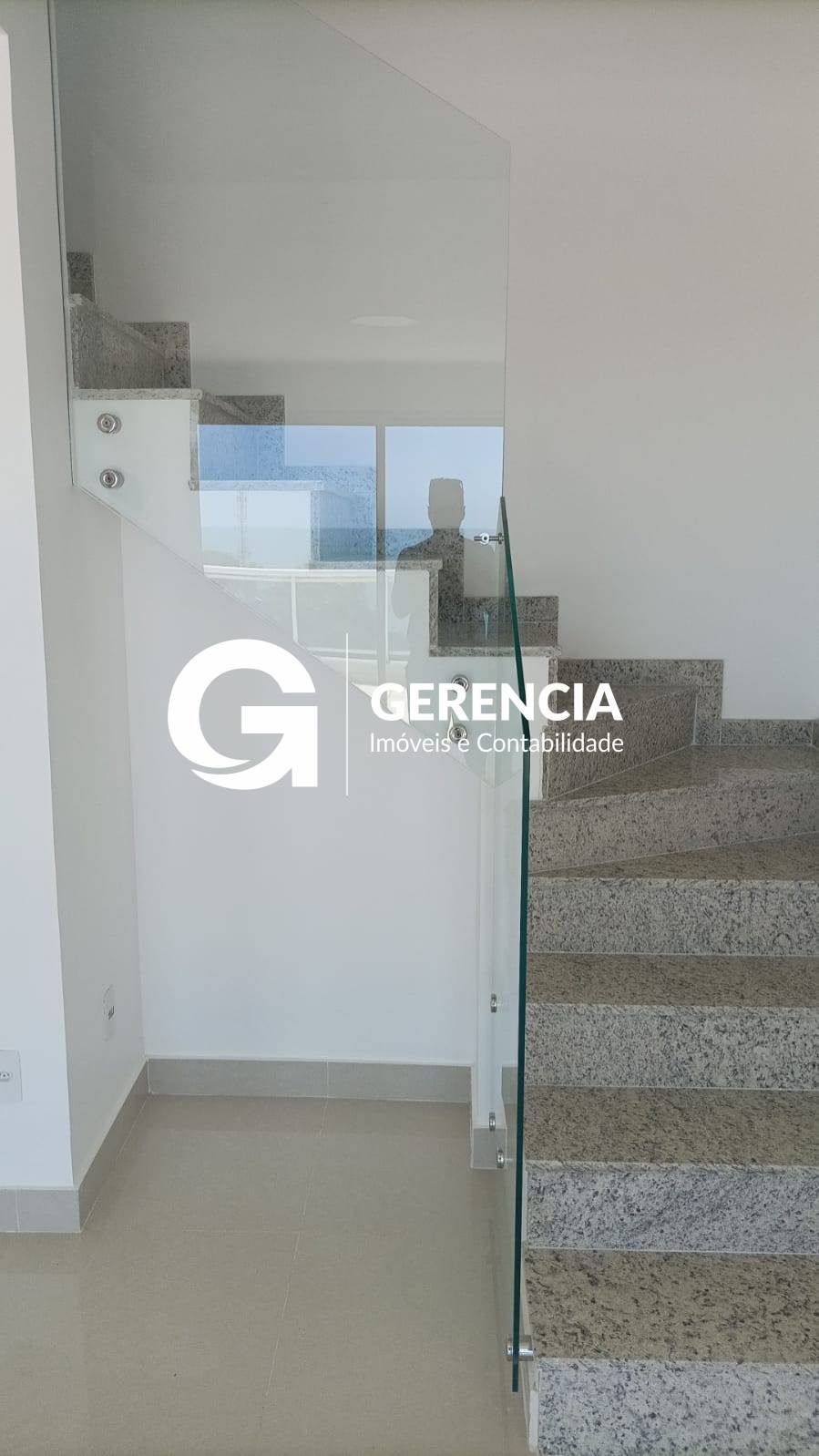 Cobertura à venda, no Condomínio Mirach em Macaé, Imbetiba, com 4 quartos, 180m²
